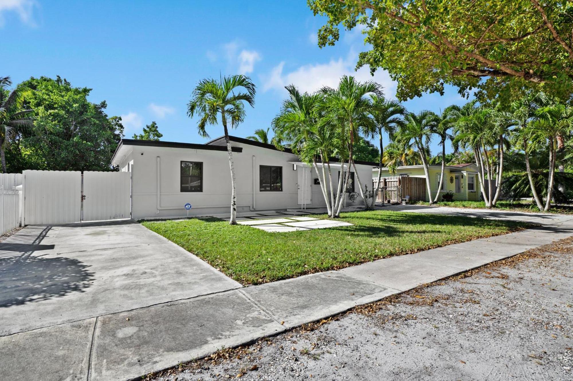 3 Bedroom And 2 Bath North Miami, Florida Exterior foto