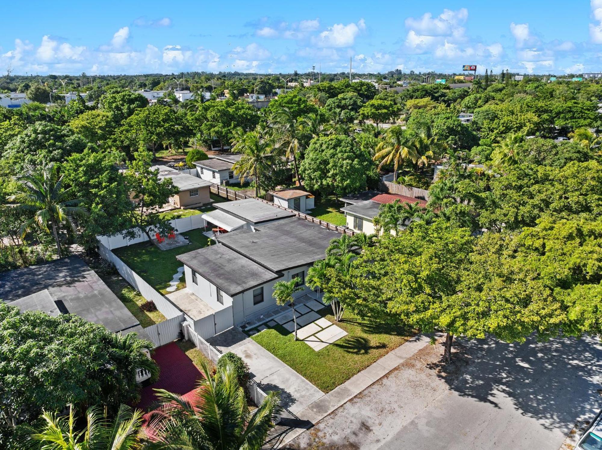 3 Bedroom And 2 Bath North Miami, Florida Exterior foto